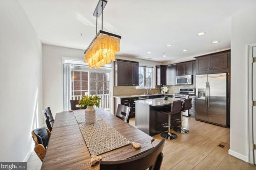 302 Ridgemont Ave, Rockville MD 20850-6061 exterior