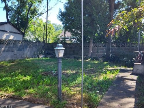 276 6 St, Paterson NJ 07508-2121 exterior