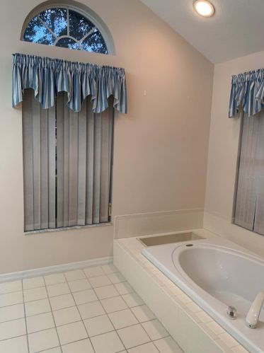 5012 Londonderry Dr, Tampa FL  33647-1337 exterior