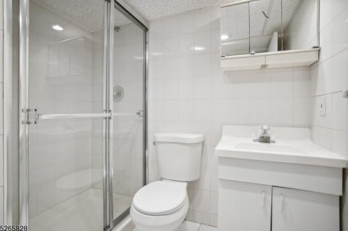 117 Stephenville Pkwy, Edison NJ 08820-2610 exterior