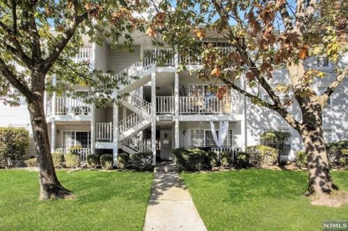 469 Quince Ct, Mahwah, NJ 07430-2089