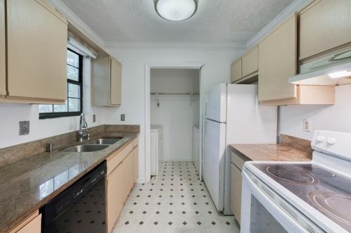 6997 Flagstone Dr, Austell GA 30168-6846 exterior