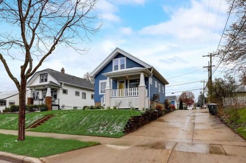 3423 Van Beck Ave, Milwaukee, WI 53235-4736