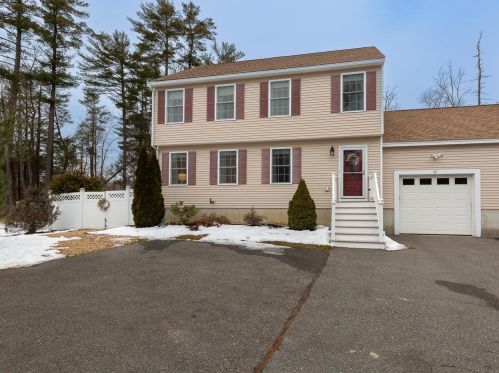 67 Ledge Rd, Seabrook NH 03874-4314 exterior