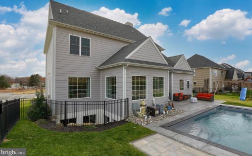 453 Delp Rd, Lancaster PA 17601-2915 exterior