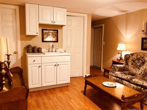 275 New Canaan Ave, Norwalk CT 06850-2620 exterior