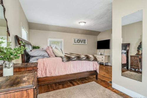 81 Clark St, Milford CT 06460-3202 exterior