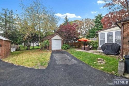 527 Terhune St, Teaneck NJ  07666-1643 exterior