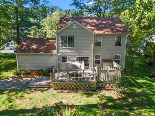 31 Lookout Hl Rd, Milford CT 06461-1878 exterior