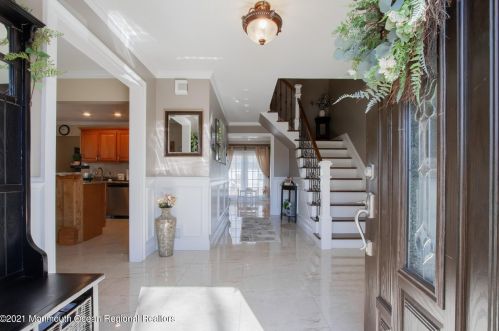 3 Ennis Dr, Hazlet, NJ 07730-1107