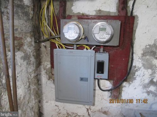 2248 18 St, Philadelphia PA 19140-1014 exterior