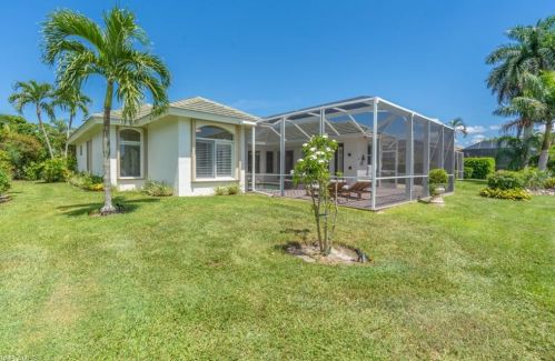 319 Lambton Ln, Naples FL 34104-7865 exterior