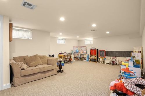 32 Myrtle St, Norwalk CT 06855-1315 exterior