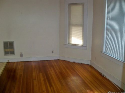 104 Meadow St, Wallingford CT 06492-3614 exterior