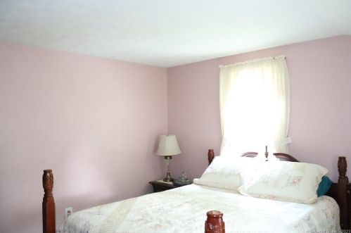 8 Sparkle St, Enfield CT 06082-5618 exterior