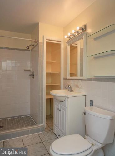 422 Peyton St, Alexandria VA 22314-2004 exterior