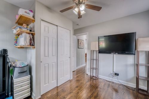 175 Pick Ave, Elmhurst IL 60126-3018 exterior