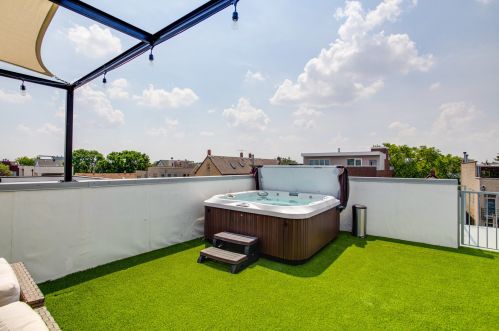 2324 Hamilton Ave, Chicago IL 60647-3306 exterior