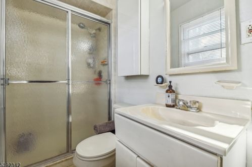 37 Conforti Ave, Town Center NJ  07052-2824 exterior