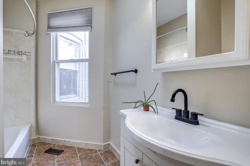 1434 F St, Washington DC 20002-4530 exterior