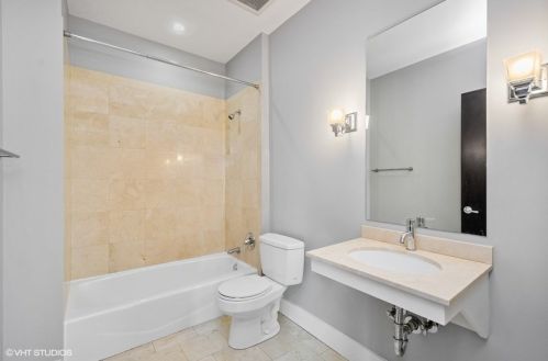 2332 Michigan Ave, Chicago IL  60616-4909 exterior