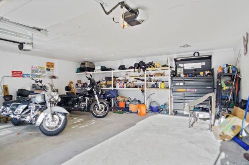 39 Tra Mart Dr, Uncasville CT  06382-1115 exterior