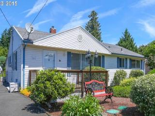 12517 Ml Ct, Portland OR  97233-1255 exterior