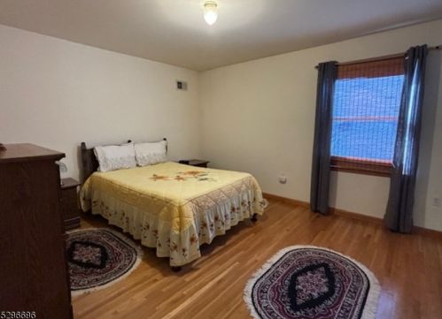 88 Rome St, Newark NJ 07105-3406 exterior