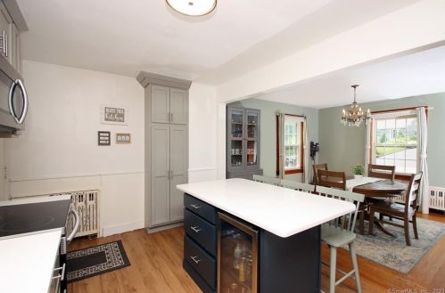 14 Baldwin Ave, Meriden CT 06450-3408 exterior