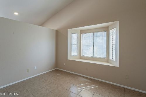 9961 Desert Aire Dr, Tucson AZ 85730-3803 exterior