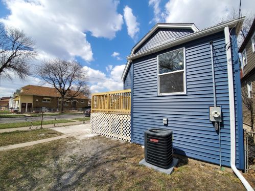 3657 61 St, Chicago IL 60637-2322 exterior