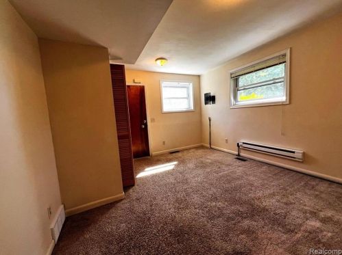 5204 Park Lake Rd, East Lansing MI 48823-3800 exterior