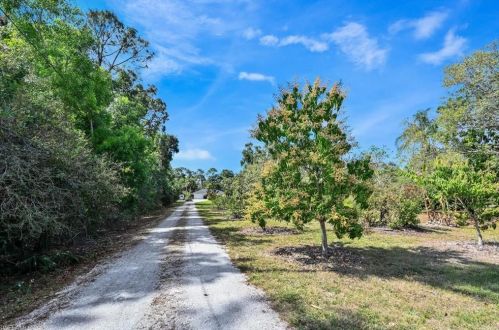 3165 66th St, Naples, FL 34105-7319