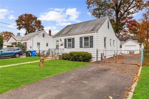 30 Chase Ave, Avenel, NJ 07001-1428