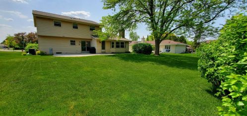 8522 Whitaker Ave, Milwaukee WI 53228-2866 exterior