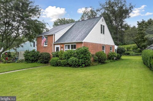 8421 Chippewa Rd, Philadelphia, PA 19128-1207