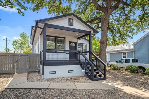 607 35th St, Austin TX  78705-1206 exterior