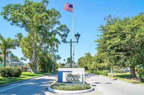 1696 Sandpiper St, Naples FL 34102-1503 exterior