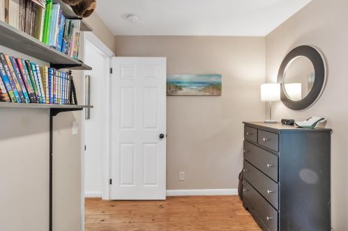 8125 Lk Wood Dr, Kalamazoo MI 49002-4338 exterior