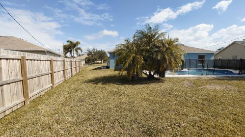 1013 College Park Rd, Fort Pierce FL 34953-5842 exterior