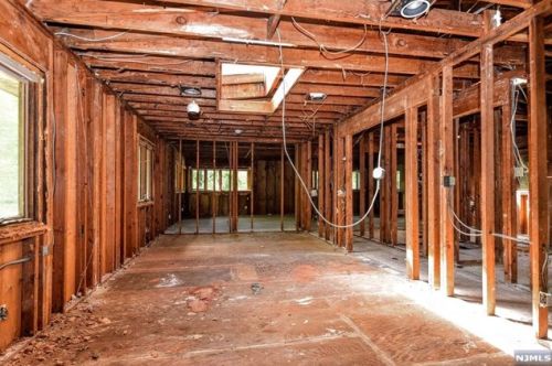 25 Sparrowbush Rd, Upper Saddle River NJ 07458-1420 exterior