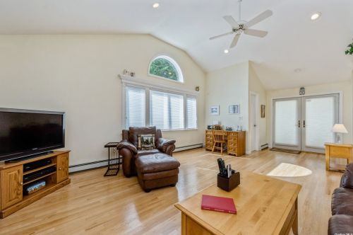 9 Diellen Ct, Commack NY 11725-3905 exterior