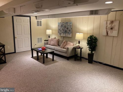 6806 Belford Dr, Silver Spring MD 20912-4841 exterior