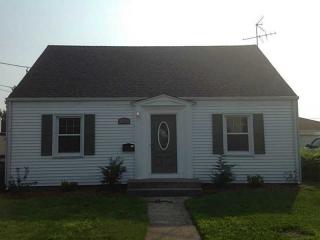 184 Chandler Ave, Cranston, RI 02910-2508