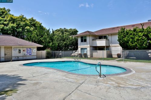 4260 Clayton Rd, Concord CA  94521-2744 exterior