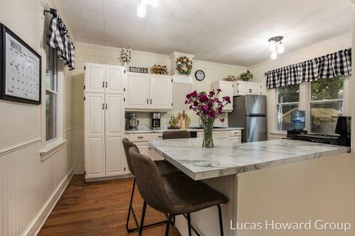 1896 5 St, Meskegon MI 49444-1009 exterior