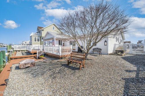 807 Bowline Dr, Lacey NJ 08731-3006 exterior