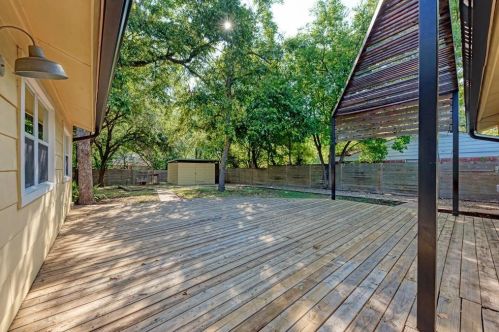 6105 Belfast Dr, Austin TX 78723-1117 exterior