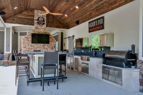 3315 Spg Br Rd, Montgomery TX 77316-2503 exterior