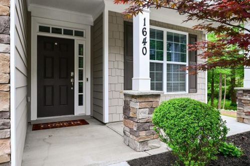 1640 Drew Dr, Atlanta, GA 30318-4100